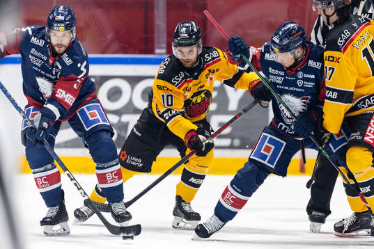 Linköpings Oscar Fantenberg och Sebastian Strandberg i en