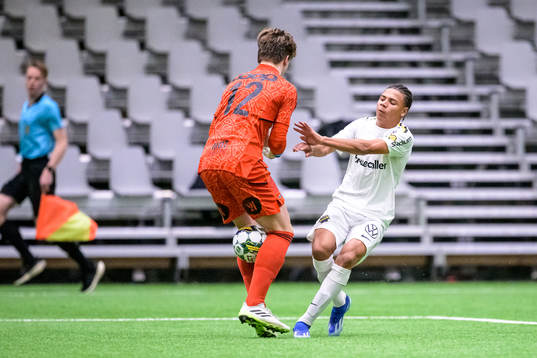 Rosenborgs målvakt Sander Stokke och AIKs Kevin Filiing