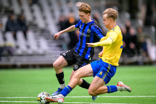 Odenses Hjalte Boe och Bröndbys Philip Søndergaard