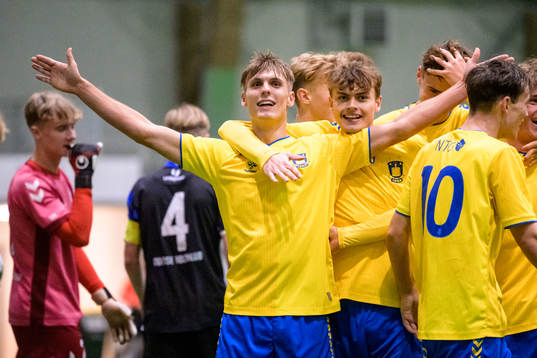 Bröndbys Lukas Larsen jublar