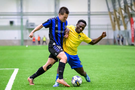 Odenses Sebastian Mørk och Bröndbys Jonathan Agyekum