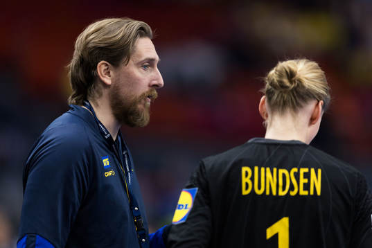 Goalkeeper coach Thomas Forsberg and Goalkeeper Johanna