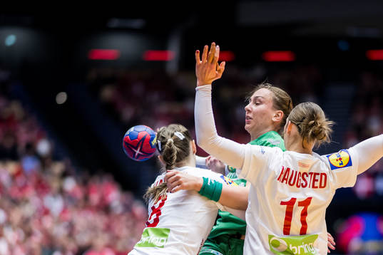 Tatjana Bronovic of Montenegro and Anne Mette Hansen and
