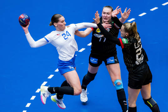 Eliska Desortova of Czech Republic and Viola Leuchter and
