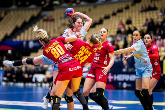 Laura Van der Heijden of Netherlands and Jelena Despotovic