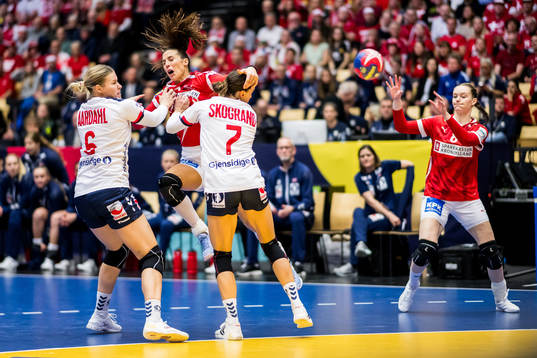 Louise Katharina Vinter Burgaard and Anne Mette Hansen of