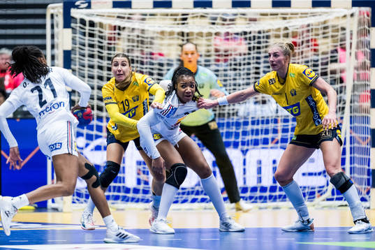 Anna Lagerquist and Linn Blohm of Sweden against Pauletta