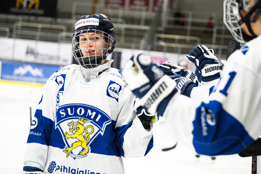 Finlands Nelli Laitinen jublar