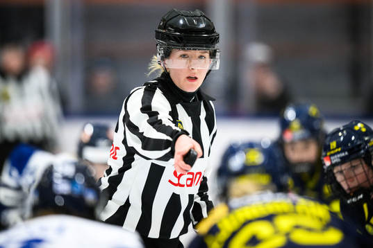Linjedomare Julia Johansson