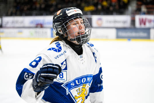 Finlands Eve Savander jublar