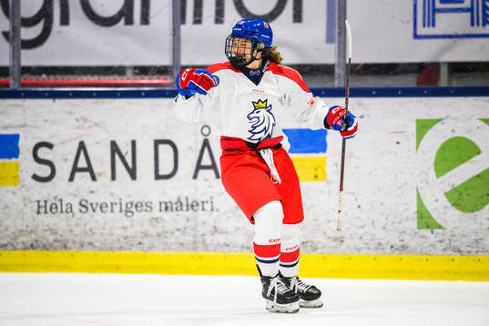 Tjeckiens Natalie Mlynkova jublar