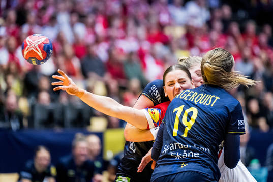Mie Enggrob Højlund of Denmark against Anna Lagerquist and