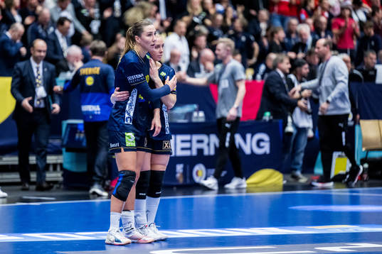 Anna Lagerquist and Mathilda Lundström of Sweden looks