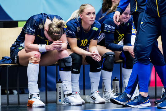 Linn Blohm and Mathilda Lundström of Sweden look dejected