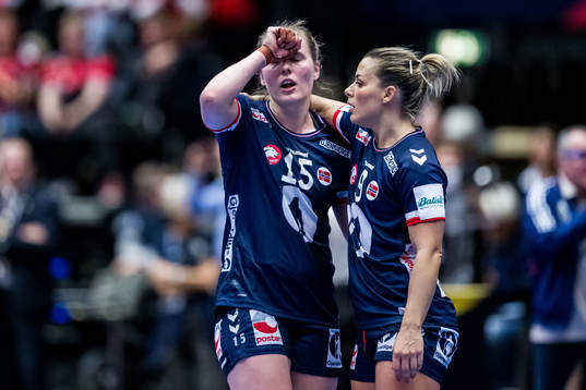 Vilde Mortensen Ingstad and Nora Mørk of Norway looks