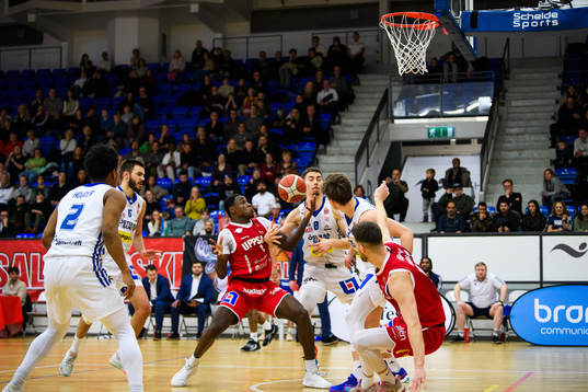 Uppsalas Sekou Sylla och Jämtlands Felix Edwardsson