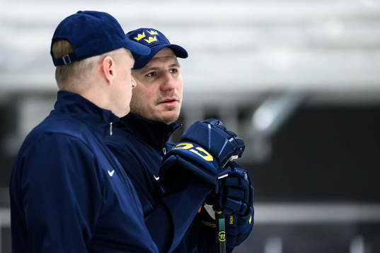 Assistant coach Alexander Steen of Sweden at a practice