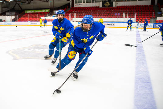 Elsa Åberg and Sanna Halsius of Sweden at a practice