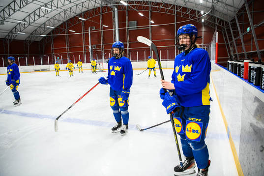 Moa Johannesson and Linnea Natt och Dag of Sweden at a