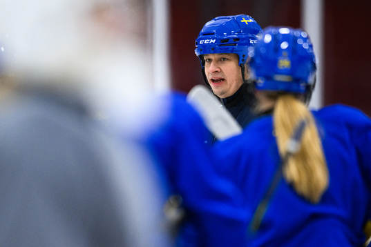 Head coach Andreas Karlsson of Sweden at a practice session