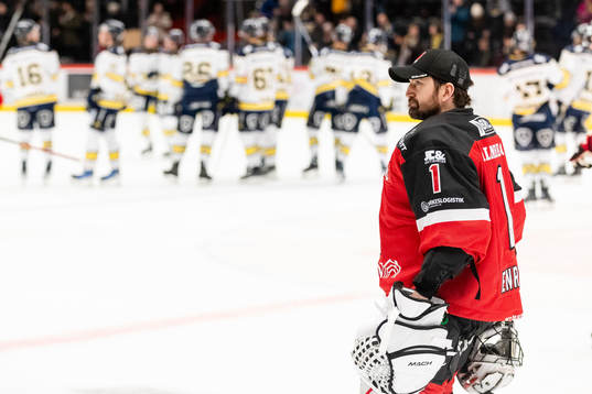 Örebros målvakt Jhonas Enroth deppar