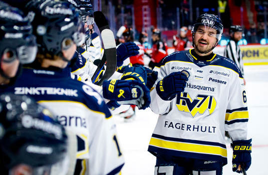 HV71s Oliwer Kaski jublar vid 2-6