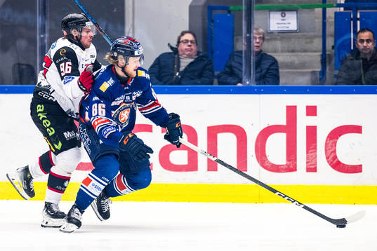 Växjös Joachim Blichfeld och Malmö Redhawks Emil Forslund