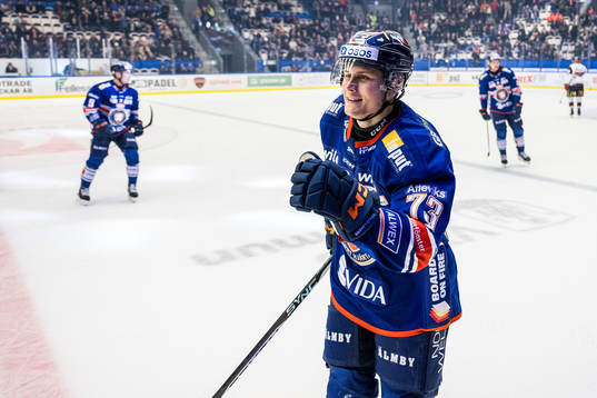 Växjös John Dahlström jublar