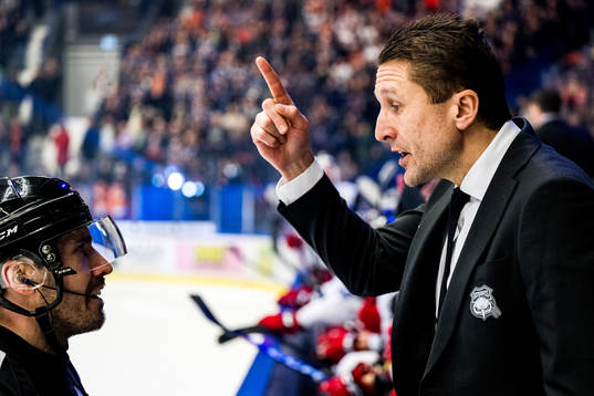 Malmö Redhawks tränare Tomas Kollar reagerar på domslut