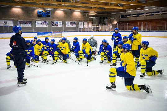 Bläddra bland fler bilder av 2024 IIHF U18 Women's World Championship, Day -1, Sweden, Practice