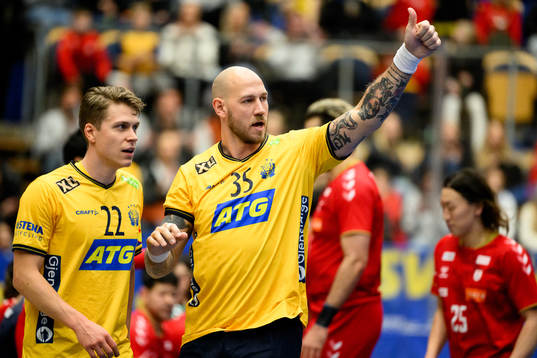 Lucas Pellas and Andreas Nilsson of Sweden celebrate