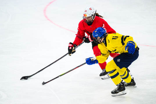 Giulia Romerio of Switzerland and Ella Hellman of Sweden