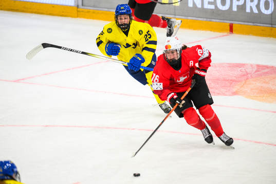 Lovisa Engström of Sweden and Alena Rossel of Schweiz