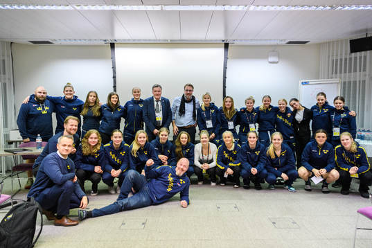 Bläddra bland fler bilder av 2024 IIHF U18 Women's World Championship, Day 1, Sweden, Team Activity
