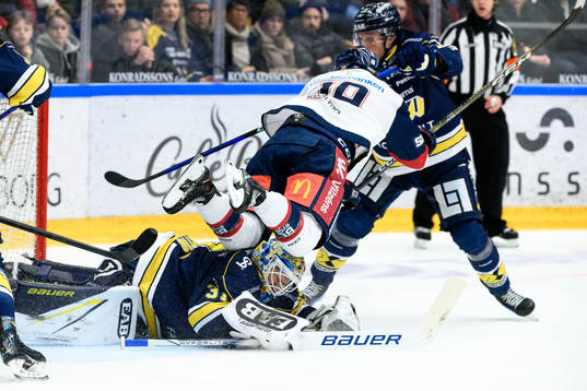 HV71s målvakt Joni Ortio och Linköpings Patrick Russell