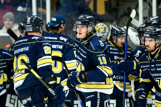 HV71s Henrik Borgström jublar