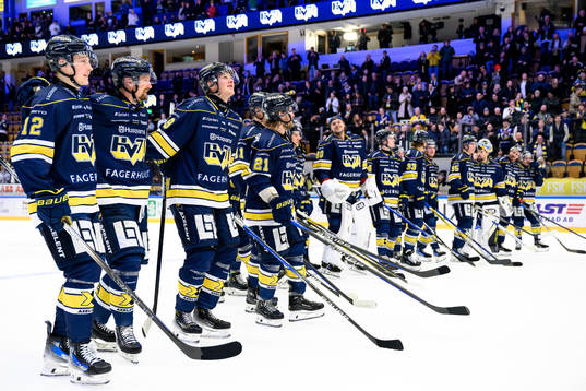 HV71s Henrik Borgström jublar