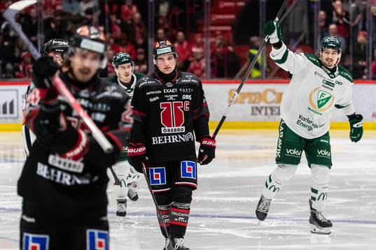 Färjestads David Tomasek jublar och Örebros Glenn