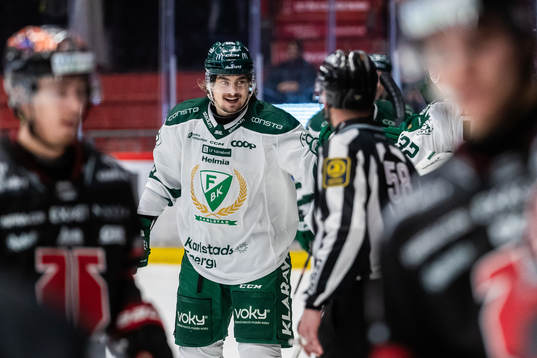 Färjestads David Tomasek jublar