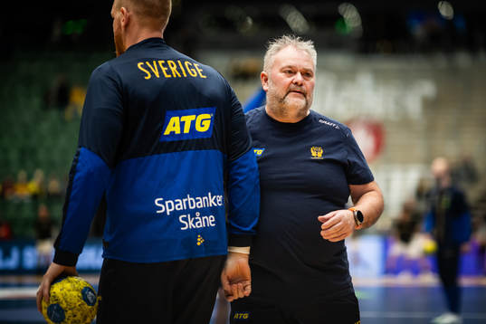 Equipment manager Christian Åhman of Sweden