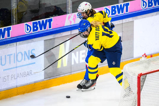 Linnea Natt och Dag of Sweden and Nela Lopusanova of