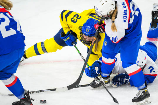 Isabelle Leijonhielm of Sweden and Nikola Komlos of Slovakia