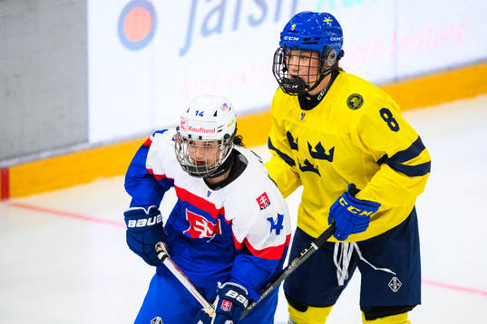 Lilien Benakova of Slovakia and Jenna Raunio of Sweden