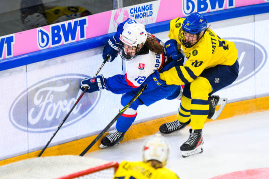 Nela Lopusanova of Slovakia and Linnea Natt och Dag of
