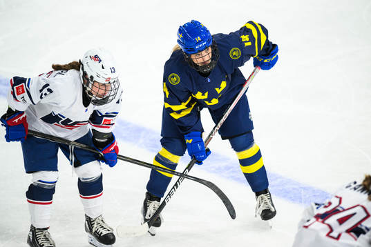 Mary Derrenbacher of USA and Tilde Utbult of Sweden