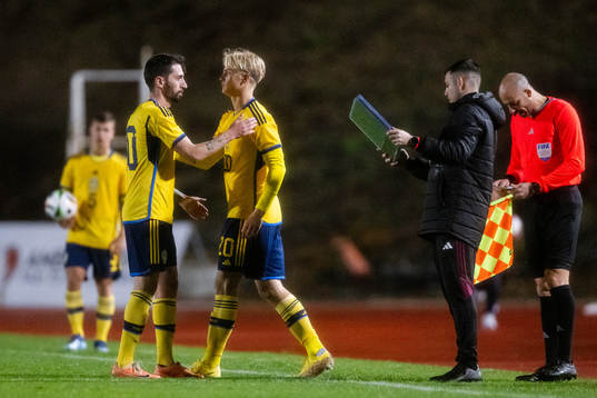 Nahir Besara and Lucas Bergvall of Sweden