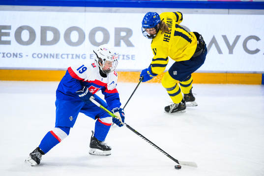 Tatiana Blichova of Slovakia and Ella Hellman of Sweden