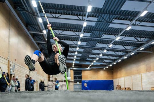 Sven Hellestam hoppar stav