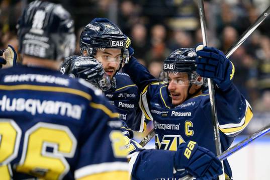 HV71s André Petersson jublar