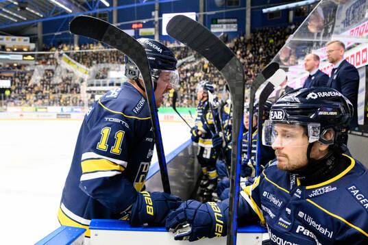 HV71s Simon Önerud har ont